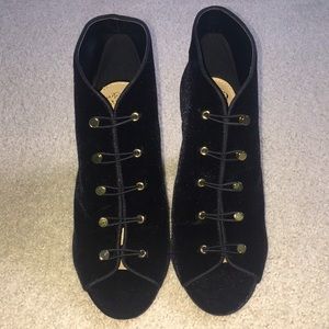 Vince Camuto open toe velvet bootie size 10